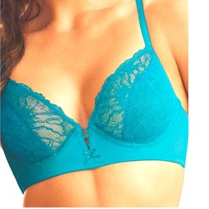 B. Tempt’d by Wacoal 34 dd, beautiful